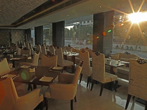 Hotel LN Courtyard image 15